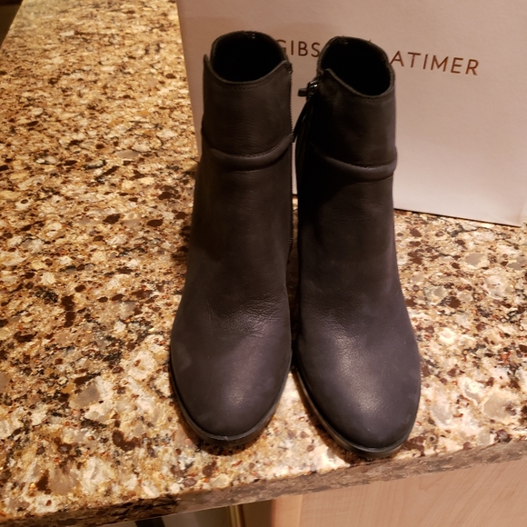 Gibson Latimer Black Booties - Picture 5 of 7